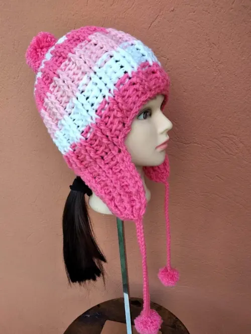 Gorro Infantil de crochê com tapa orelhas e pompom