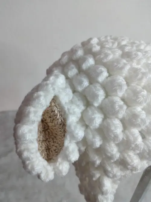 Gorro Infantil de tricô com orelhinhas - Carneirinho