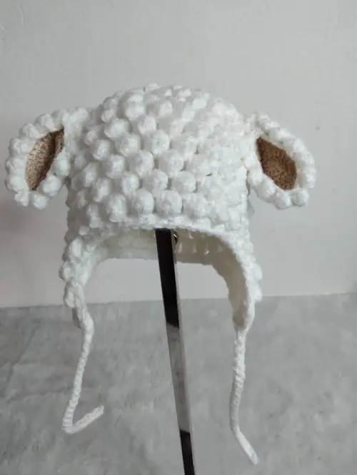 Gorro Infantil de tricô com orelhinhas - Carneirinho