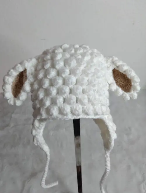 Gorro Infantil de tricô com orelhinhas - Carneirinho