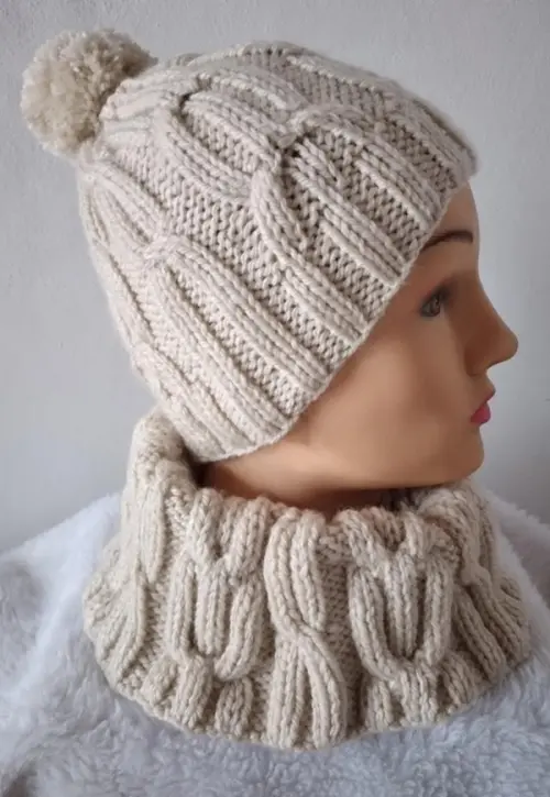 Cachecol gola  e gorro  em tricô  trançado- natural