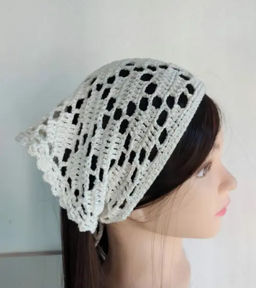 Bandana em  Crochê   branca- lenço para cabelos
