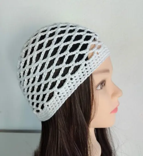 Gorro headpiece em crochê artesanal branco
