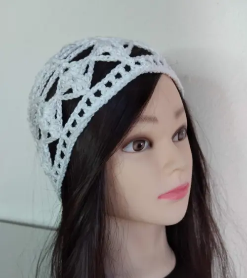 Gorro headpiece em crochê artesanal branco