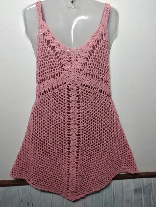 Saída de praia  vestido em crochê   - rosa