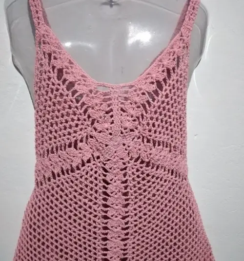 Saída de praia  vestido em crochê   - rosa