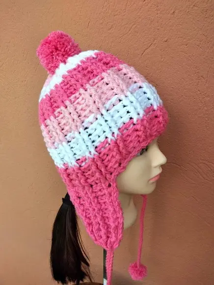 Gorro Infantil em Crochê com Tapa Orelhas e Pompom