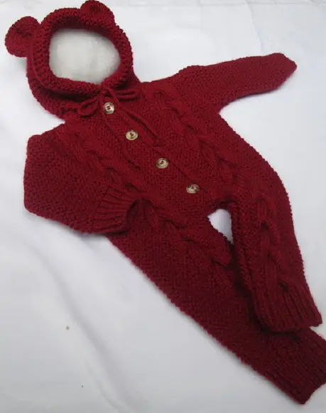 Macacão de Bebê em Trico com Capuz Orelhinha Vermelho
