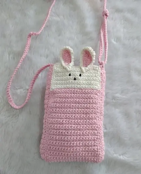 Bolsa para Celular em Crochê Coelhinho