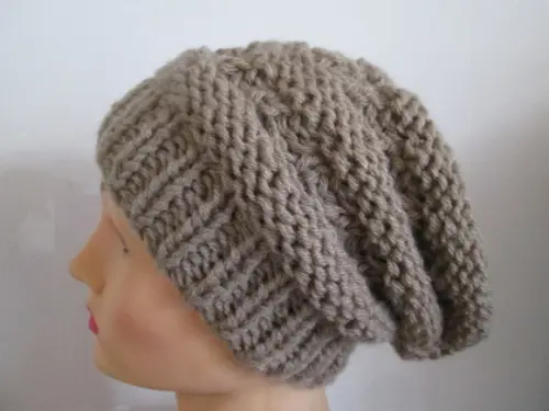 Gorro Beanie em Tricô-viena - Marrom Claro