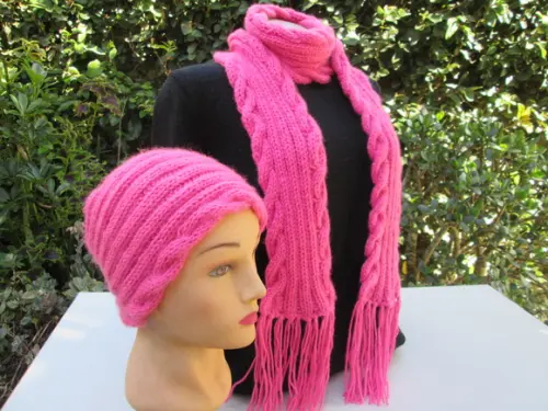 Cachecol e Gorro em Trico  na cor Pink- feito à mão