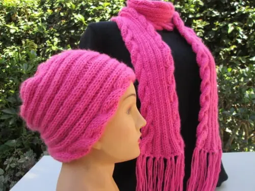 Cachecol e Gorro em Trico  na cor Pink- feito à mão