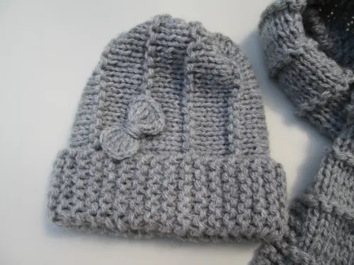 Cachecol e Gorro Infantil em Trico com Laço-  cor Cinza- feito ?