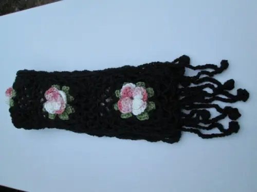 Cachecol em Crochê com Flores.