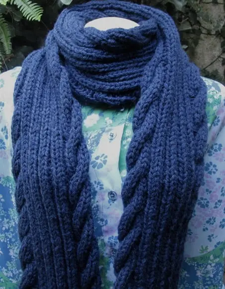 Cachecol Em Tricô Com Tranças - Azul