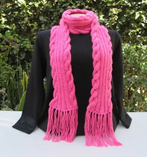 Cachecol em Tricô com Tranças Pink.
