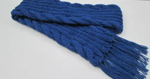 Cachecol Em Tricô Com Tranças - Azul