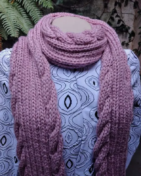 Cachecol em Tricô com Tranças - cor rosa - feito à mão