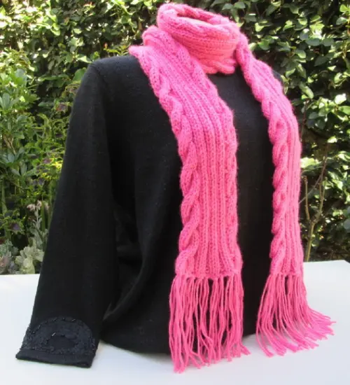 Cachecol em Tricô com Tranças Pink.