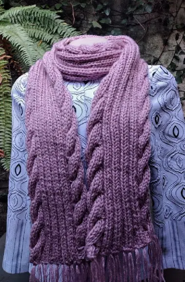 Cachecol em Tricô com Tranças - cor rosa - feito à mão