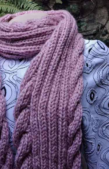 Cachecol em Tricô com Tranças - cor rosa - feito à mão
