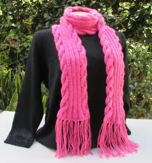Cachecol em Tricô com Tranças Pink.