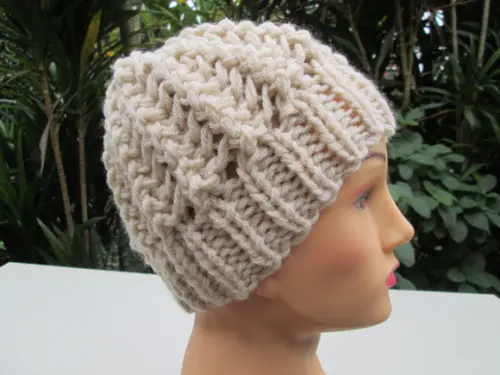 Conjunto Cachecol Maxi Gola e Gorro em Tricô- Off White