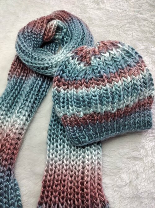 Gorro e cachecol em tricô artesanal feminino adulto