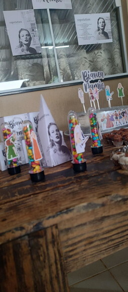 Kit Aniversário Taylor Swift