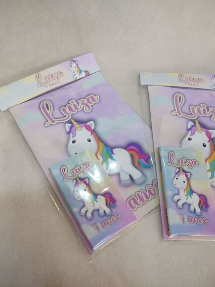 Kit Livro de Colorir e Giz Unicórnio