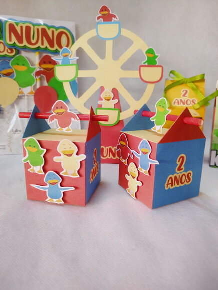 Caixa Cubo Canudo Patinhos Coloridos