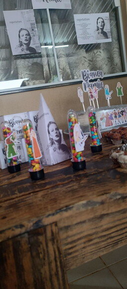 Kit Aniversário Taylor Swift
