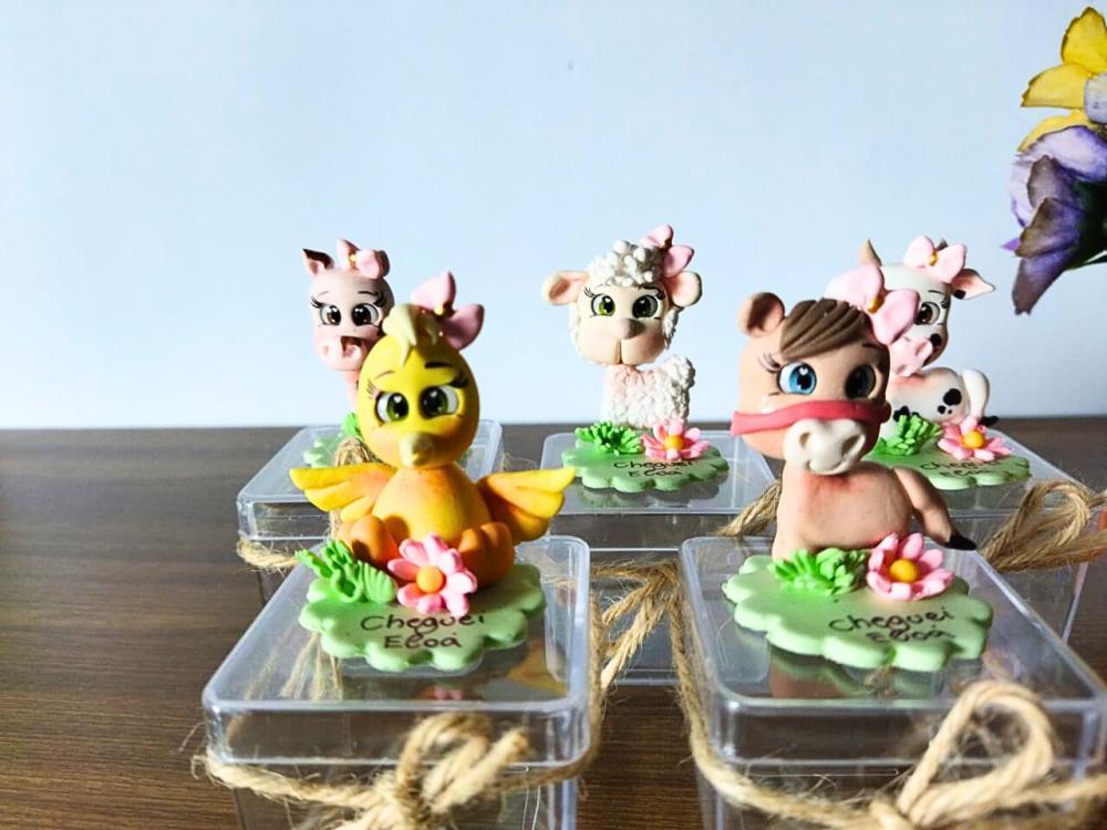 kit 10 caixinhas luxo fazendinha rosa em biscuit com nome
