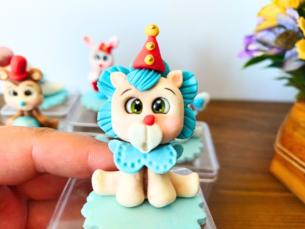 10 caixinhas luxo menino tema circo em biscuit para aniversário