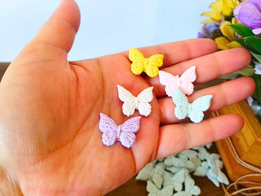 kit 20 apliques borboleta em biscuit 2x2 laços, festa uso geral