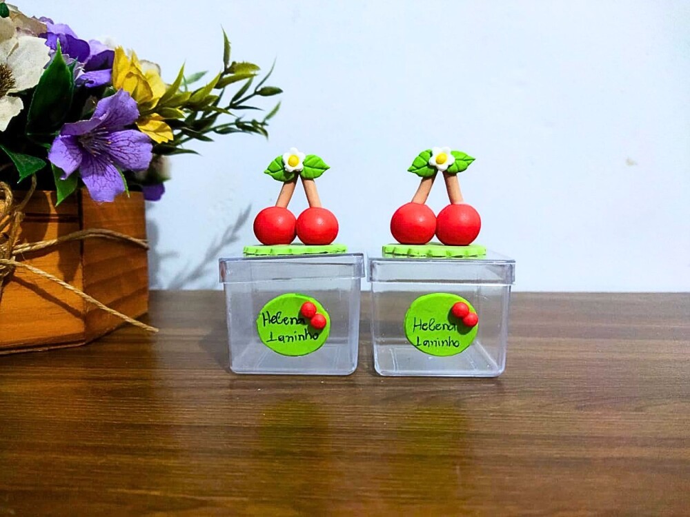 kit 10 caixinhas luxo cerejinha em biscuit lembrancinha 1 aninho
