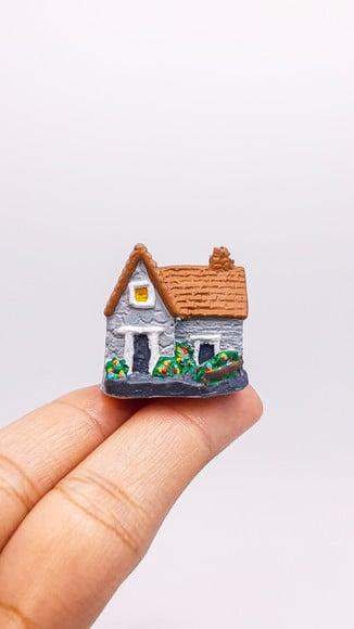 Casinha com Jardim Miniatura M647Q