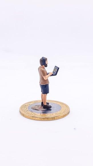 Homem com Computador Miniatura M1121