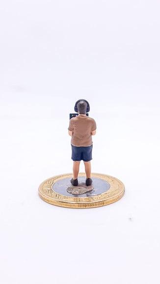 Homem com Computador Miniatura M1121