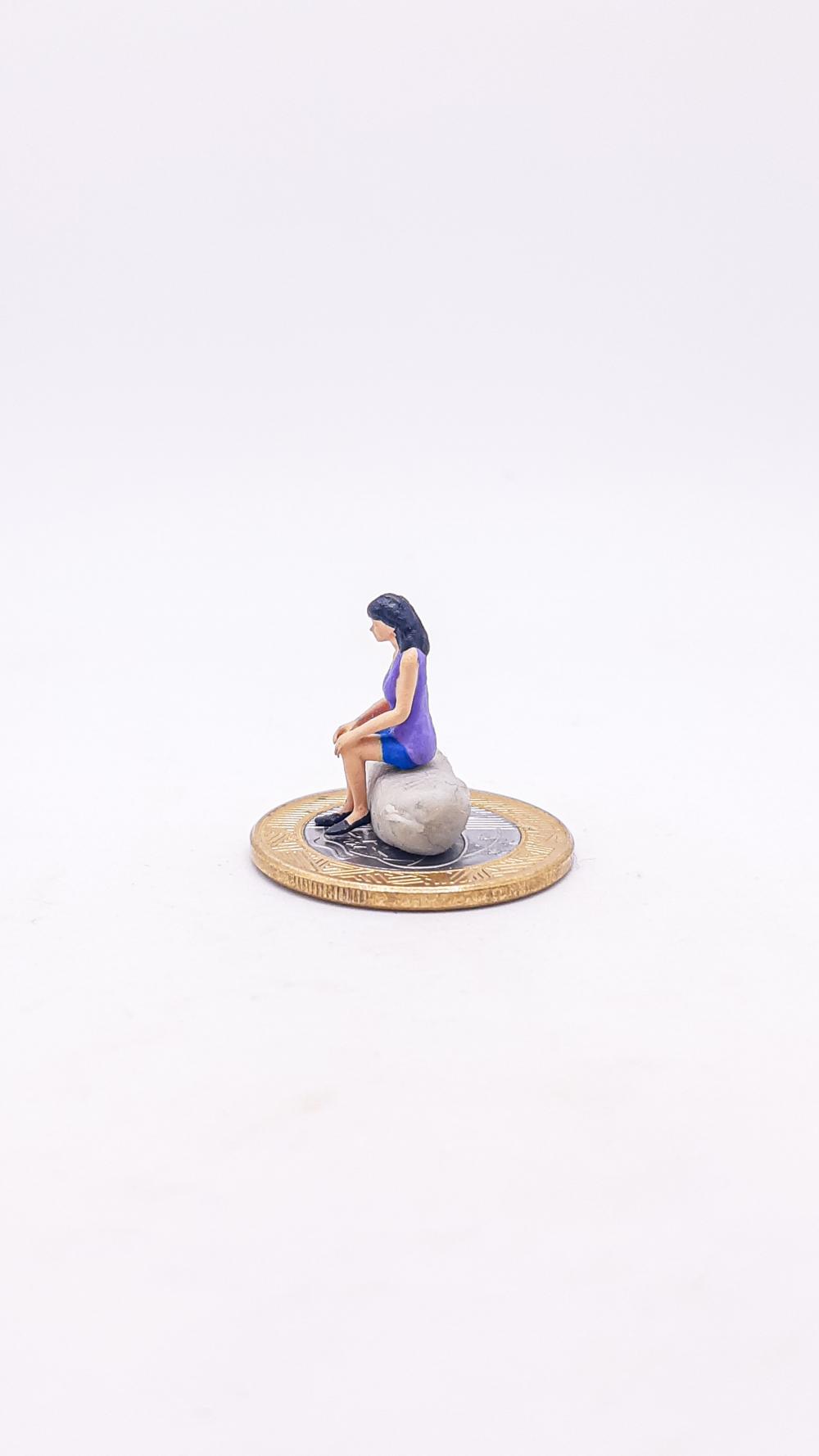 Mulher Sentada Miniatura M161