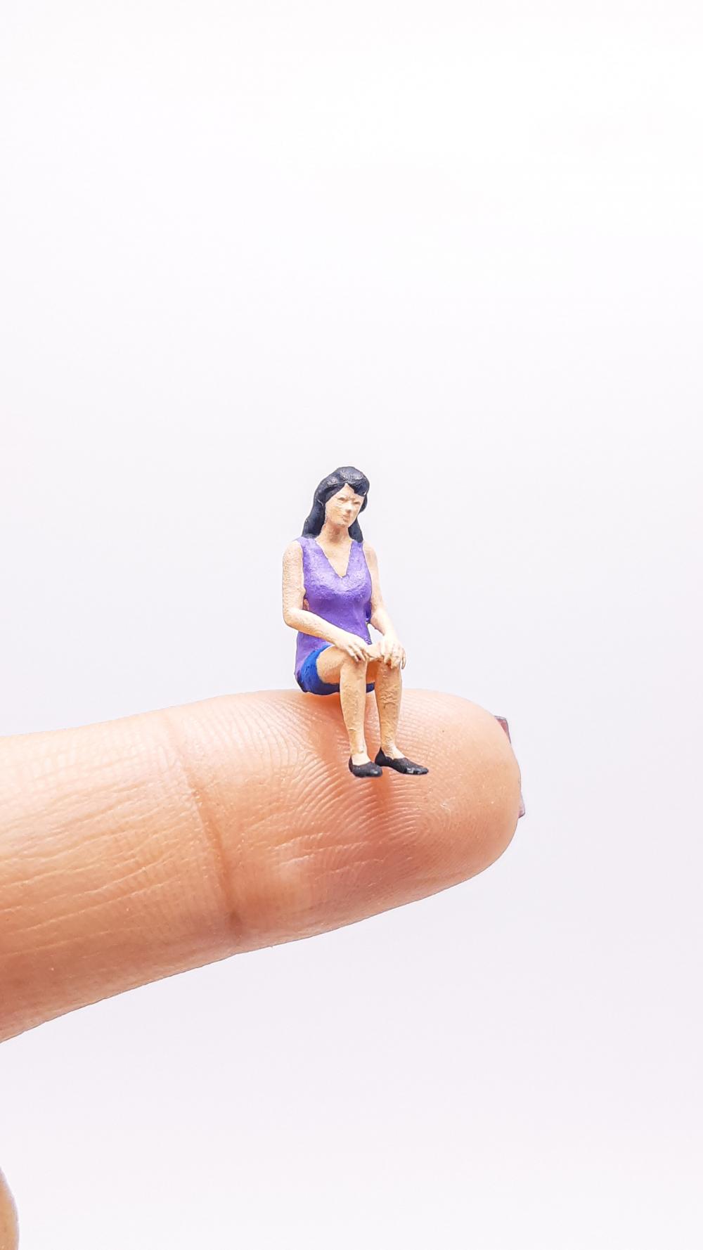 Mulher Sentada Miniatura M161