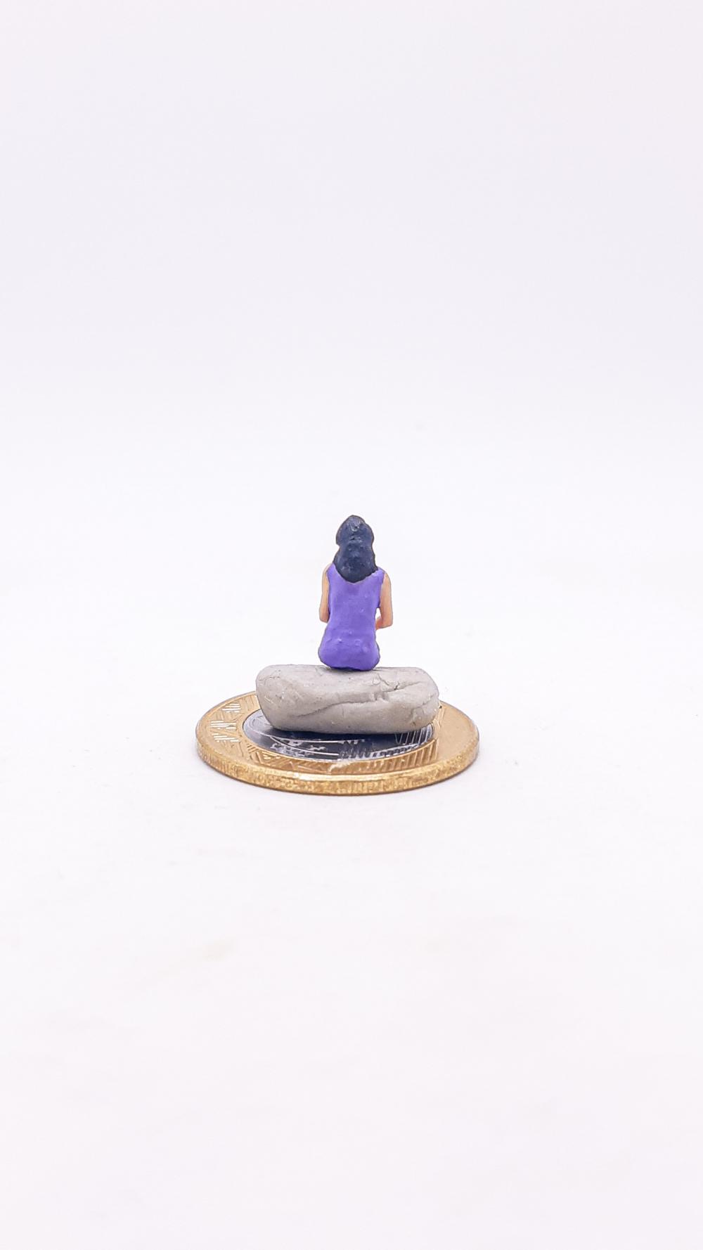 Mulher Sentada Miniatura M161