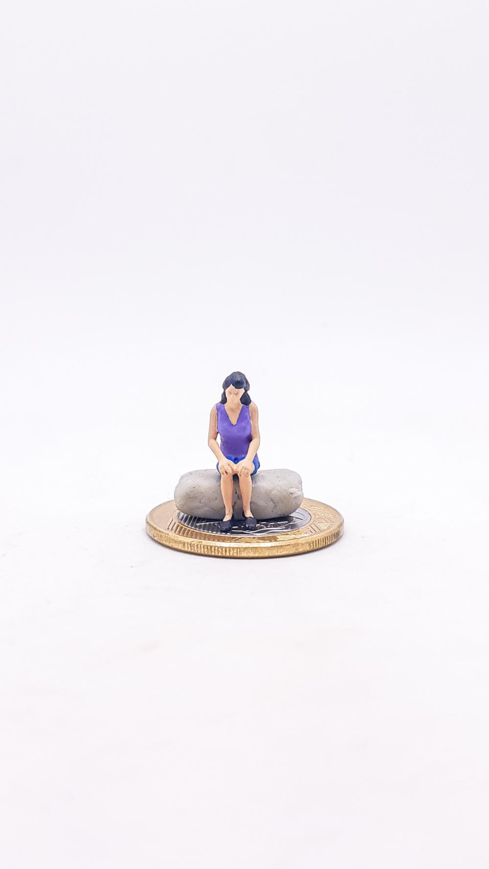 Mulher Sentada Miniatura M161