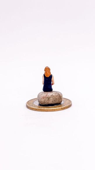 Mulher Sentada Miniatura M161A