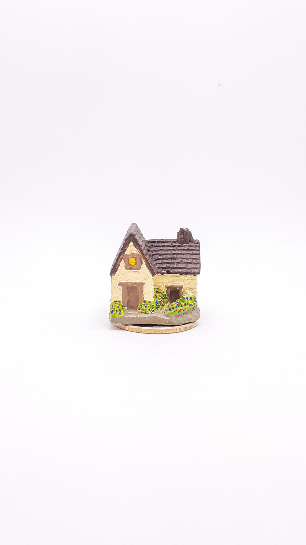 Casinha com Jardim Miniatura M647C