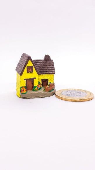 Casinha com Jardim Miniatura M647i