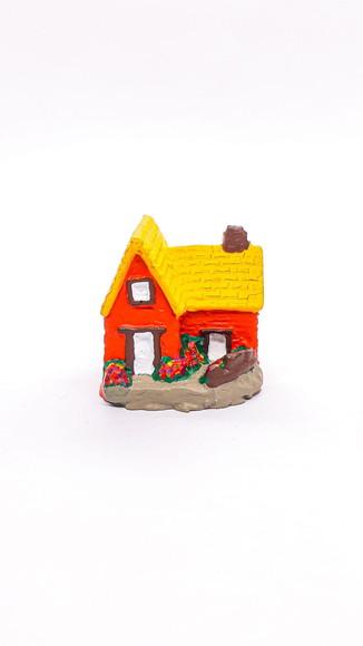 Casinha com Jardim Miniatura M647L