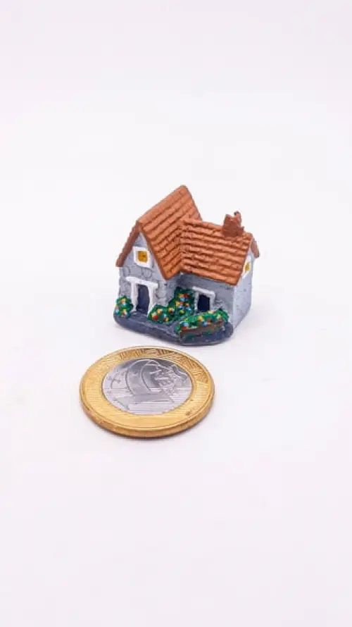 Casinha com Jardim Miniatura M647Q