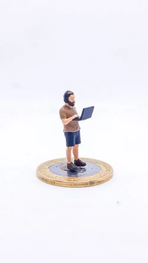 Homem com Computador Miniatura M1121
