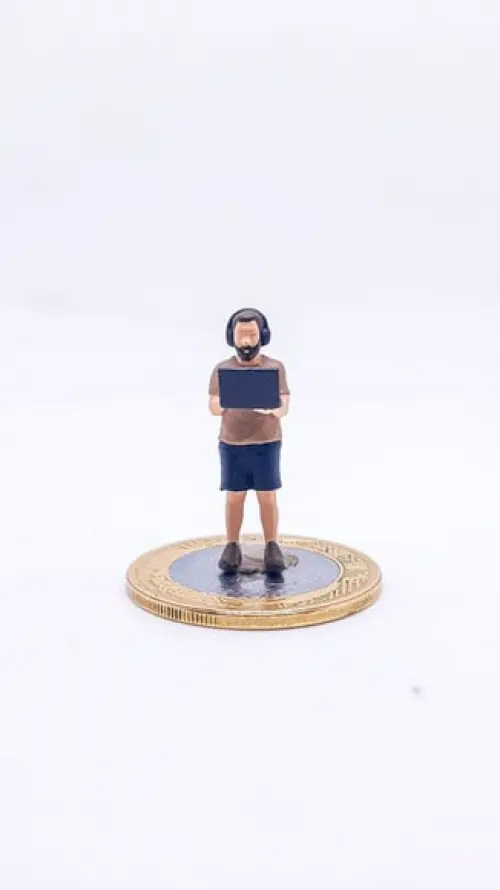 Homem com Computador Miniatura M1121